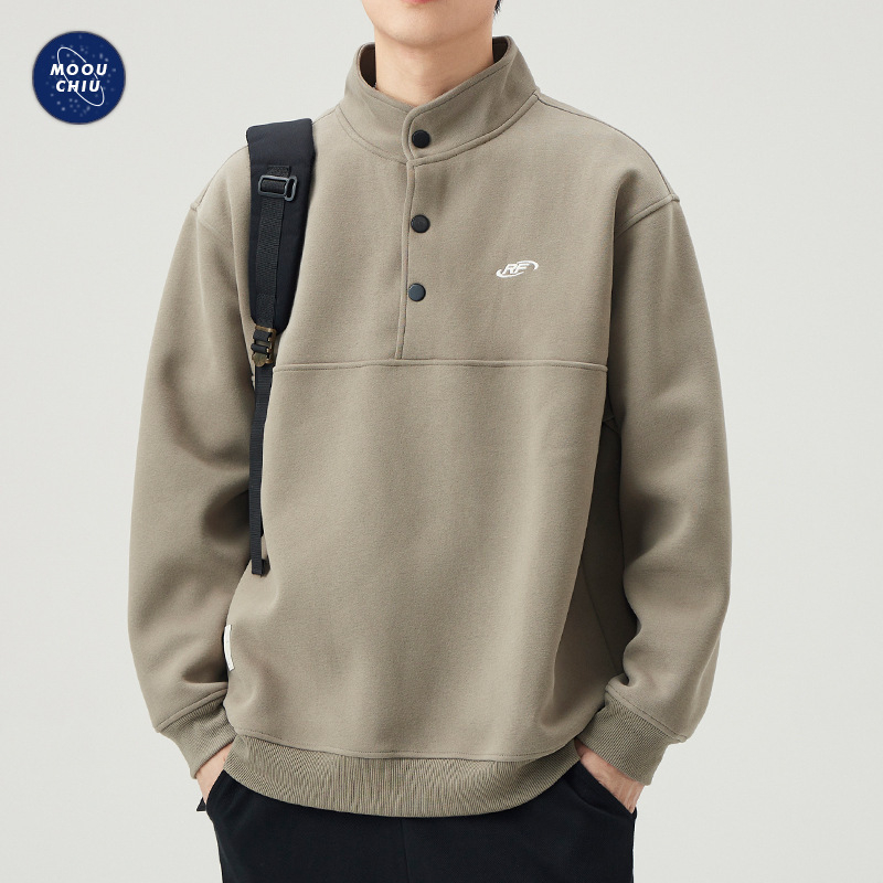 Meleg fleece pulóver felső álló gallérral, előröl gombos záródás, laza szabás, hímzett applikációkkal