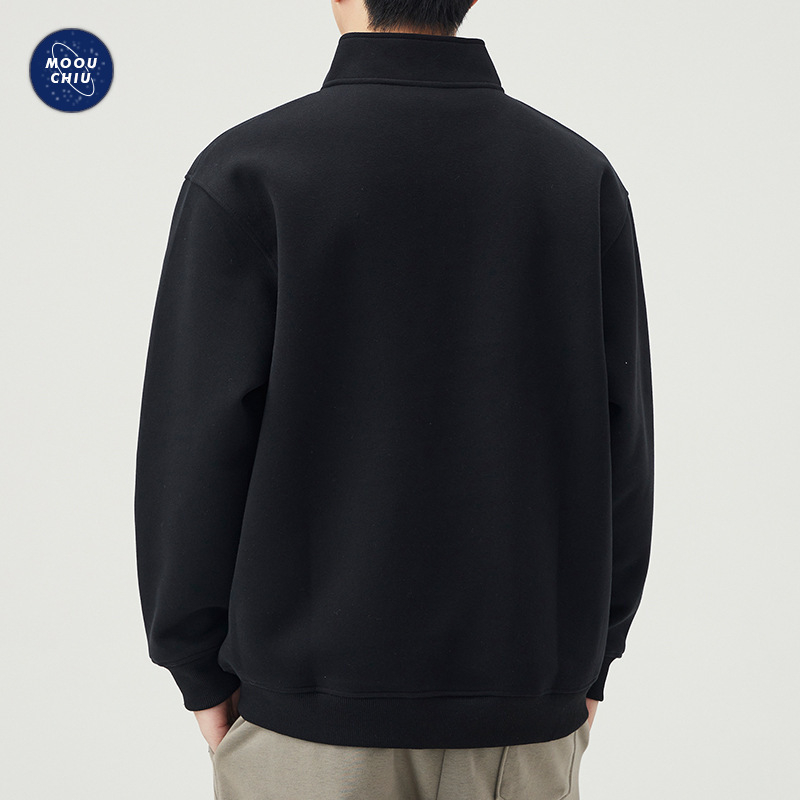 Meleg fleece pulóver felső álló gallérral, előröl gombos záródás, laza szabás, hímzett applikációkkal