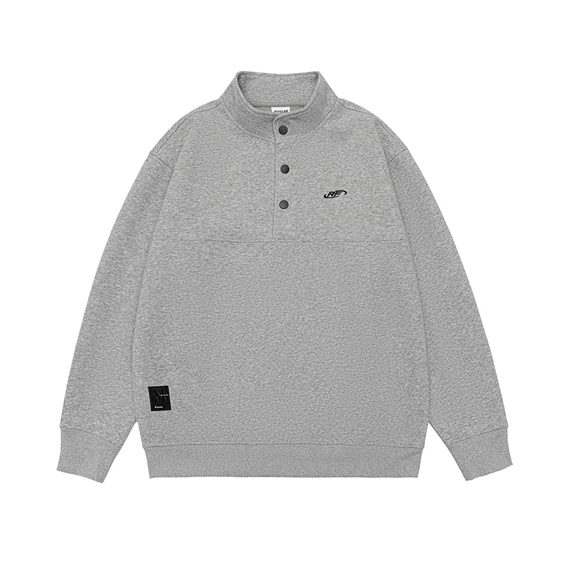 Meleg fleece pulóver felső álló gallérral, előröl gombos záródás, laza szabás, hímzett applikációkkal