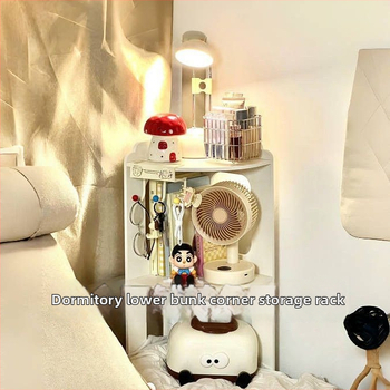 Kampinis stalo laikiklis su kelių lygių lentynomis – dirbtinė plokštė, šiuolaikiškas minimalistinis stilius, užsakymo pavyzdžiai, nereikalauja montavimo