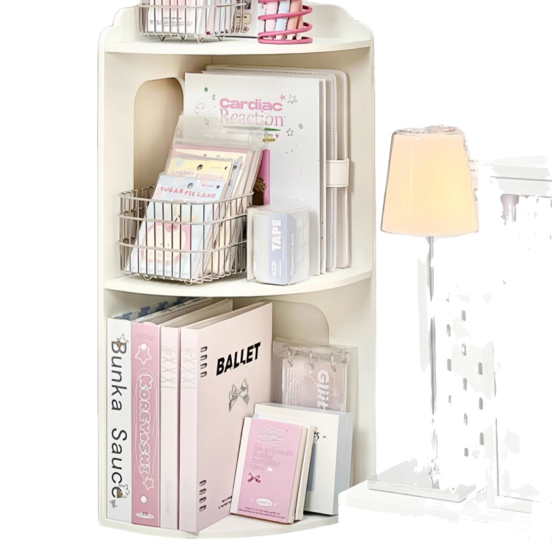 Kampinis stalo laikiklis su kelių lygių lentynomis – dirbtinė plokštė, šiuolaikiškas minimalistinis stilius, užsakymo pavyzdžiai, nereikalauja montavimo