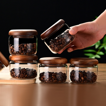 Borosilikatinio stiklo cukraus indas su mediniu dangteliu, cilindrinė forma, talpa 301–500 ml, mikrobangoms tinkama