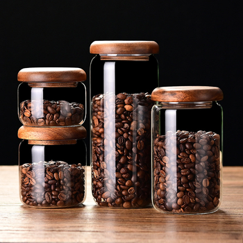 Borosilikatinio stiklo cukraus indas su mediniu dangteliu, cilindrinė forma, talpa 301–500 ml, mikrobangoms tinkama