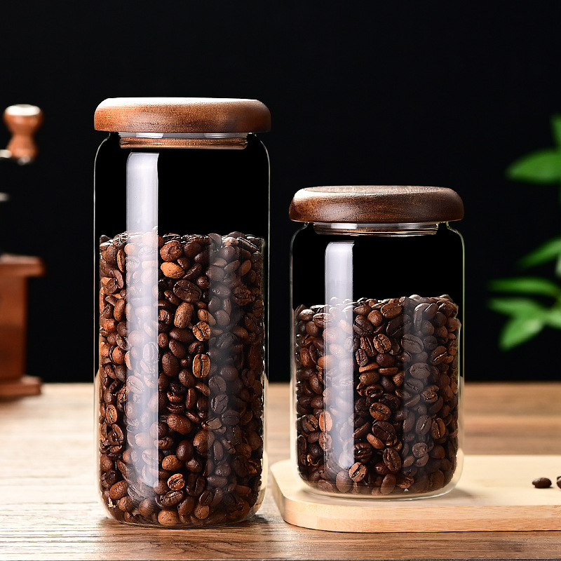 Borosilikatinio stiklo cukraus indas su mediniu dangteliu, cilindrinė forma, talpa 301–500 ml, mikrobangoms tinkama