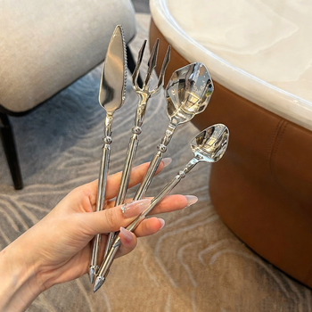 LEKEJA set pribora za jelo od 304 nehrđajućeg čelika s oglednim poliranjem, ručno izrađen