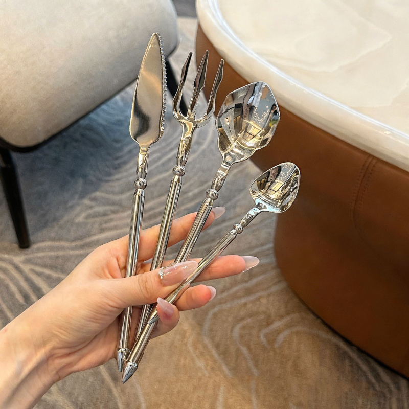 LEKEJA set pribora za jelo od 304 nehrđajućeg čelika s oglednim poliranjem, ručno izrađen