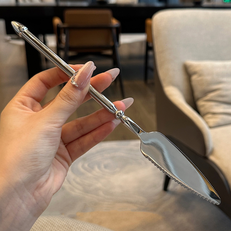 LEKEJA set pribora za jelo od 304 nehrđajućeg čelika s oglednim poliranjem, ručno izrađen