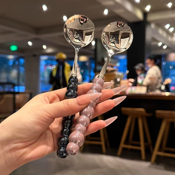 Vaikų apvali sriubos šaukštas su perliniu keraminiu rankenėle ir 304 nerūdijančio plieno korpusu, mechaninis poliravimas, šiuolaikinis minimalistinis stilius