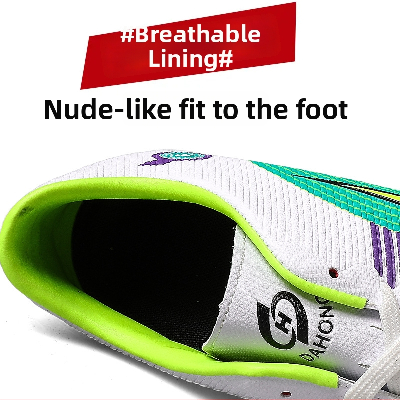 Futbola kurpes – pretslīdēšanas, PU zole, zemais augšējais PU materiāls, piemērotas dabīgai zālei, mākslīgajai zālei un kalnu apvidiem