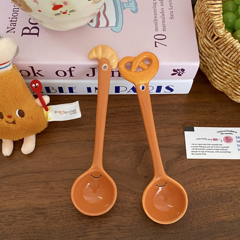 Κεραμικό κουτάλι με τρισδιάστατο σχήμα ψωμιού — χαριτωμένο στυλ, μονοχρωματικό σχέδιο — (Υλικό: κεραμικό; Για ενήλικες; Δώρο γενεθλίων; Κυκλοφορία φθινόπωρο 2024)