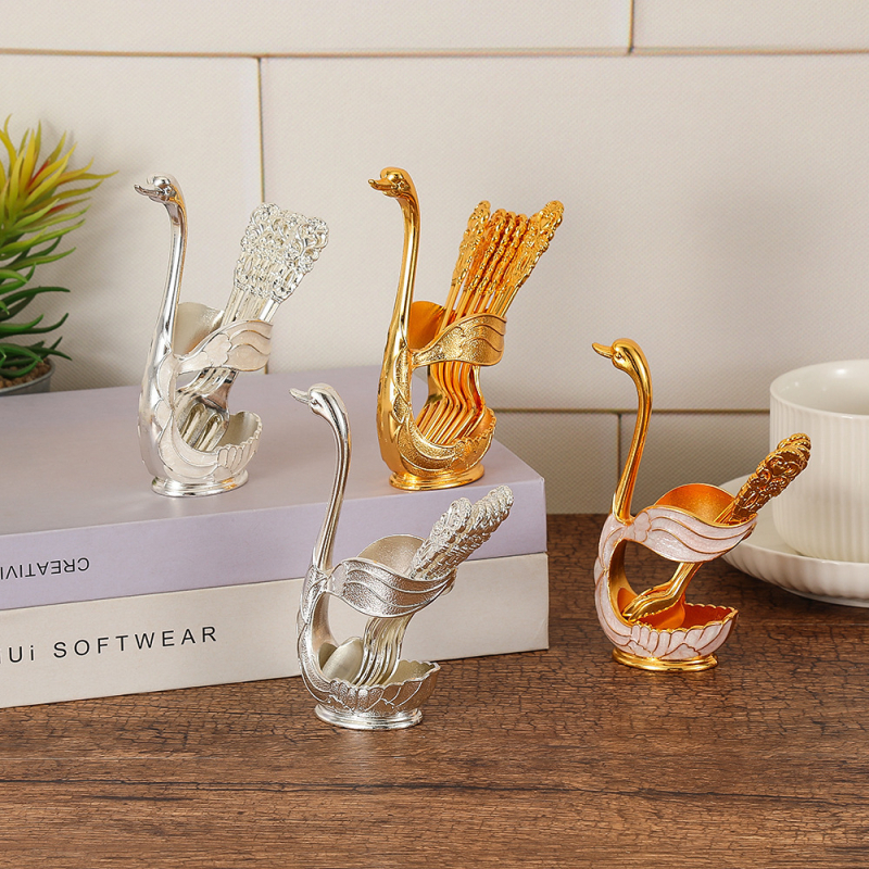 Swan set pribora za jelo — nož, vilica, žlica; cinkova legura; nordijski stil, otmjen uzorak; pakiranje: set; premium kvaliteta