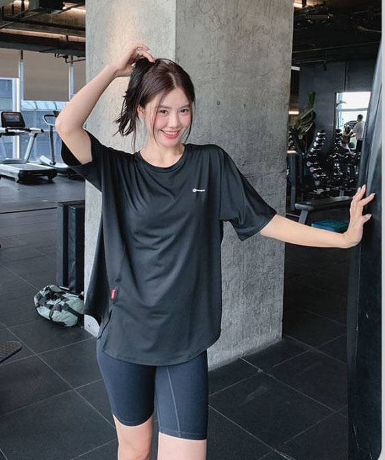 Комплект за фитнес йога – къс ръкав пуловер топ + леггинги, бързосъхнеща полиестерова материя 95%, лято 2025