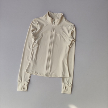 Moterų jogos striukė - ilgos rankovės, liesas kirpimas, klubų ilgis, greitai džiūstanti medžiaga, poliesterio 80% ir spandekso 20%