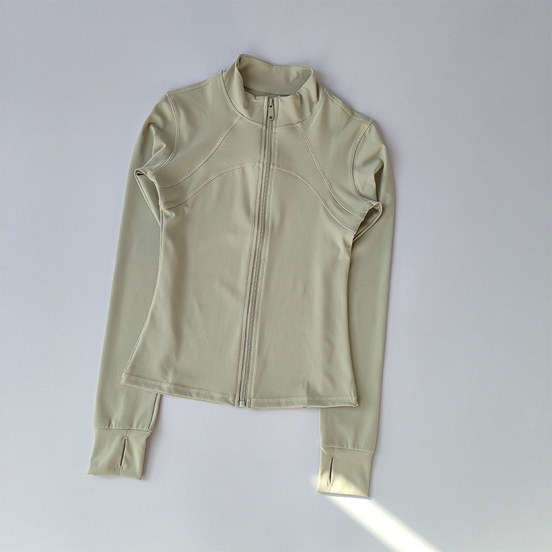 Moterų jogos striukė - ilgos rankovės, liesas kirpimas, klubų ilgis, greitai džiūstanti medžiaga, poliesterio 80% ir spandekso 20%