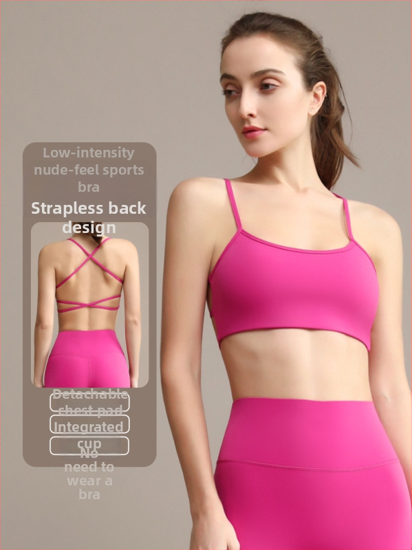 Jogos viršelis su kryžminėmis pečių juostomis, formuoti krūtinės puodeliai, vienos dalies dizainas; pagrindinis audinys: nailonas 75% / įdėklas: spandeksas 25%; fiksuotos dvigubos petnelės