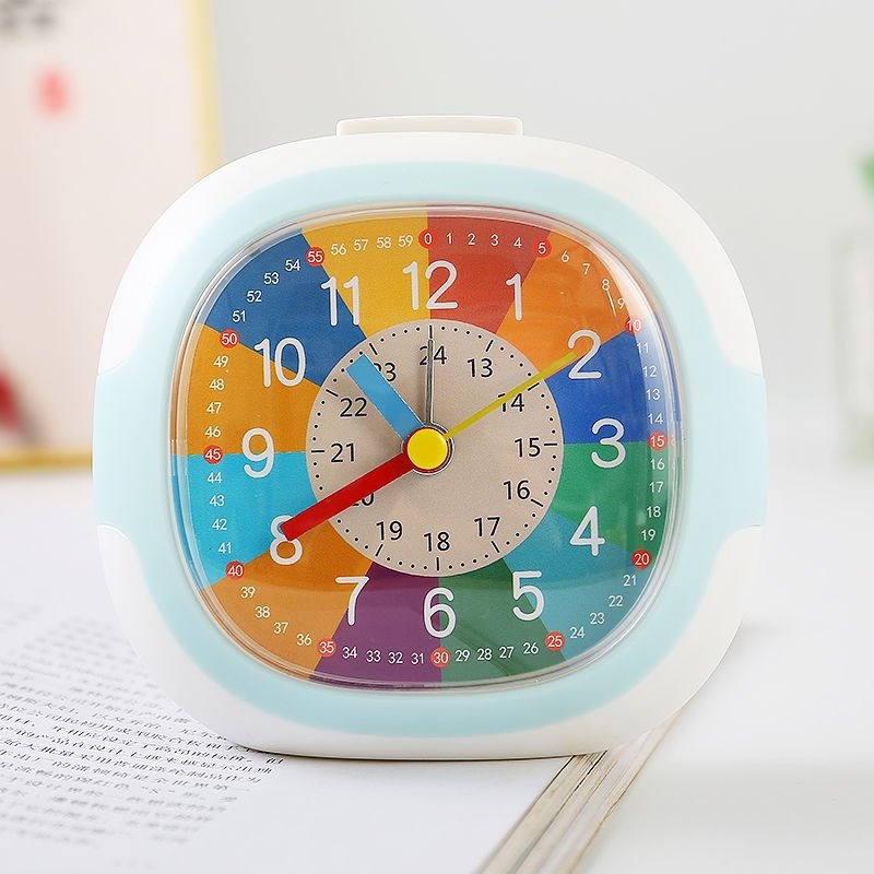 Studentų žadintuvas su LCD ekranu ir analogo-skaitmeninio rodymo, plastikinis korpusas, maitinimas iš sauso baterijos, sklandus sekundės judėjimas