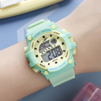 Електронен часовник за ученици (светещ дисплей, електронно движение, ABS корпус, PVC каишка)