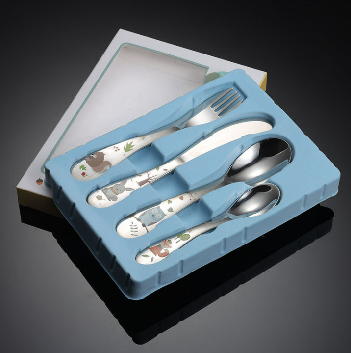 Vaikų stalo įrankių rinkinys (peilis, šakutė ir šaukštas) — 304 nerūdijantis plienas, karikatūrinis raštas, veidrodinis poliravimas, tinkamas vaikams