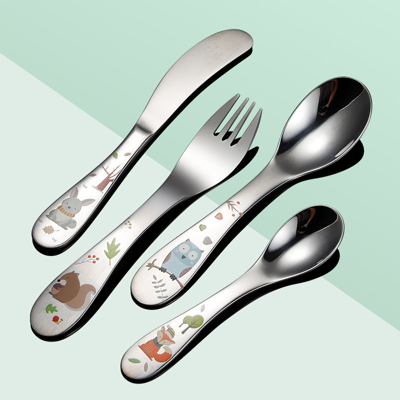 Vaikų stalo įrankių rinkinys (peilis, šakutė ir šaukštas) — 304 nerūdijantis plienas, karikatūrinis raštas, veidrodinis poliravimas, tinkamas vaikams