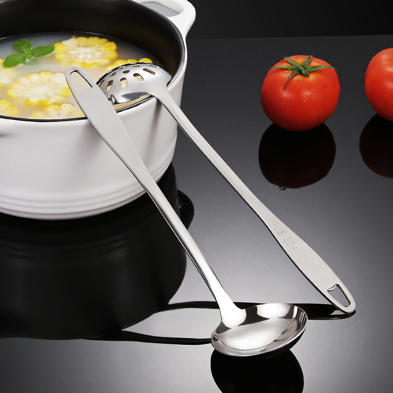 Sriubos šaukštas su įmontuotu sieteliu, sutirštintas 304 nerūdijančio plieno, ilgas kotas, neslidžia rankena, atspari aukštoms temperatūroms