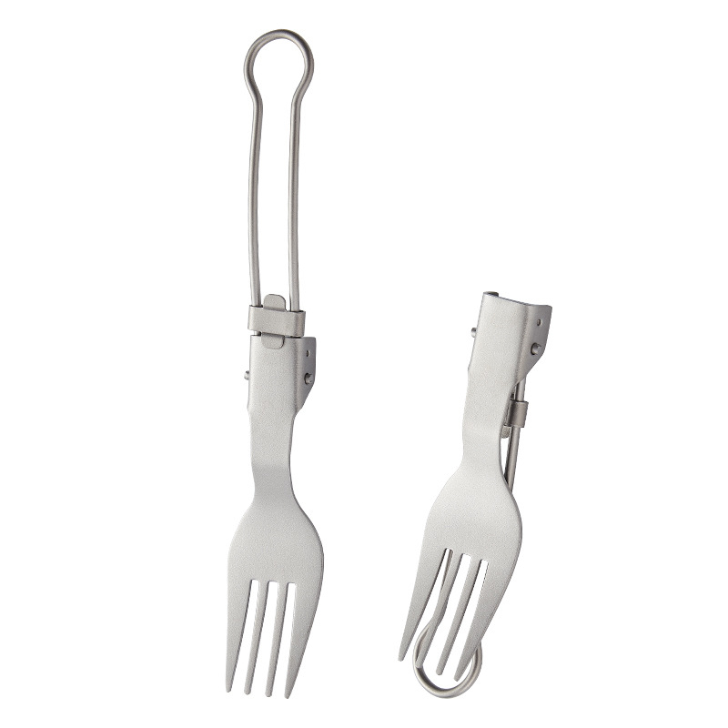 Titanijski kamperski pribor: sklopivi nož, vilica, žlica, vilica za salatu i štapići za jelo, ogledno polirano, lagano i prijenosno