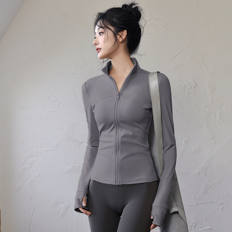 Ženski top za jogu i fitness – uski kroj, dugi rukavi, brzo sušeći materijal; tkanina: mješavina kemijskih vlakana, sastav tkanine: 82,5% poliester; podstava: Spandex, sadržaj podstave: poliester