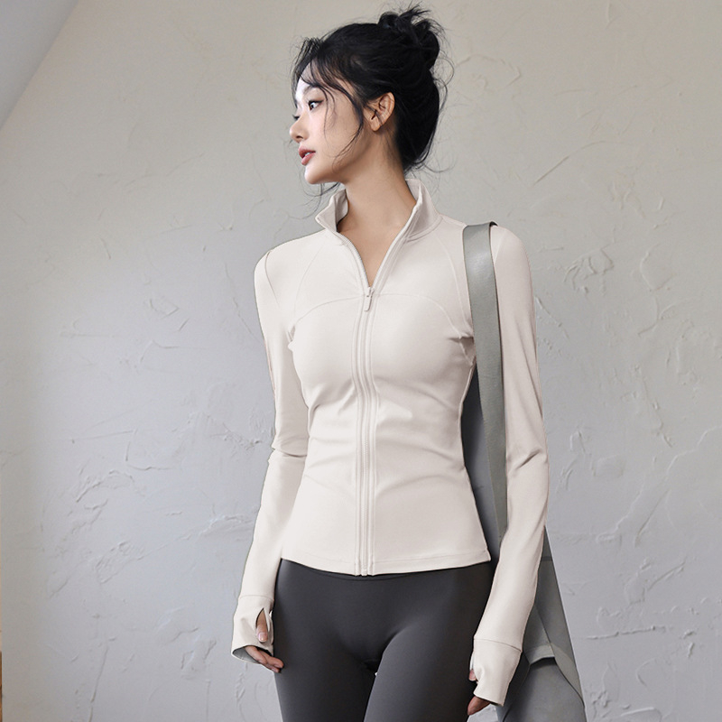 Ženski top za jogu i fitness – uski kroj, dugi rukavi, brzo sušeći materijal; tkanina: mješavina kemijskih vlakana, sastav tkanine: 82,5% poliester; podstava: Spandex, sadržaj podstave: poliester