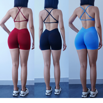 Йога комплект с V-талия — безшевен, висок еластичен спортен сутиен и къси панталони (нейлон-спандекс 90/10; подплънки за сутиена включени; горнище без ръкави)
