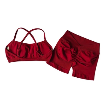 Йога комплект с V-талия — безшевен, висок еластичен спортен сутиен и къси панталони (нейлон-спандекс 90/10; подплънки за сутиена включени; горнище без ръкави)