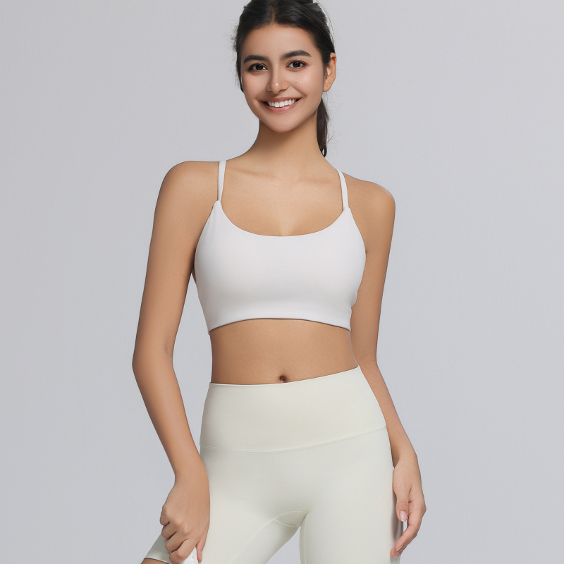 Plonas petnešėlės sportinis biustas su pilnu puodeliu ir plonu formuojamu puodeliu, fiksuotos dvigubos petnešėlės, pagrindinis audinys 80% nailonas/20% spandekso, įdaila: spandeks