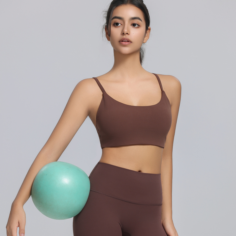 Plonas petnešėlės sportinis biustas su pilnu puodeliu ir plonu formuojamu puodeliu, fiksuotos dvigubos petnešėlės, pagrindinis audinys 80% nailonas/20% spandekso, įdaila: spandeks