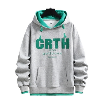 Tinédzser fiúknak kapucnis pulóver, ősz 2025 kiadás, pamut-poliészter keverék 53,6%/46,4%, lazán szabott, hímzett betűk, kenguru zseb