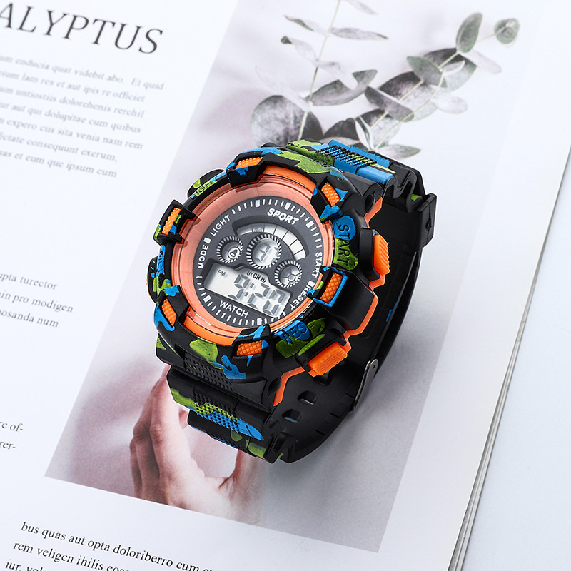 Daudzfunkcionālais elektroniskais pulkstenis ar maskēšanās dizainu āra sportiem, apaļš ciparnīca, digitālais displejs, elektroniskā kustība, ABS siksna, PVC korpuss