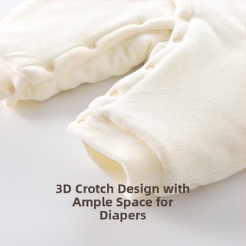 Kūdikio žieminis kombinezonas su poliesterio užpildymu, storas šilumos sluoksnis, ilgomis rankovėmis, be gobtuvo, diagoninis vienos eilės mygtukų užsegimas, 100% poliesteris, tinkamas naujagimiams 0–1 metų, iki 80 cm