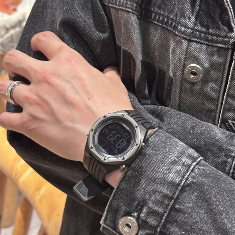 Ceas digital de sport pentru bărbați, cu lumină de noapte, alarmă, 12/24h, mișcare electronică, curea din silicon