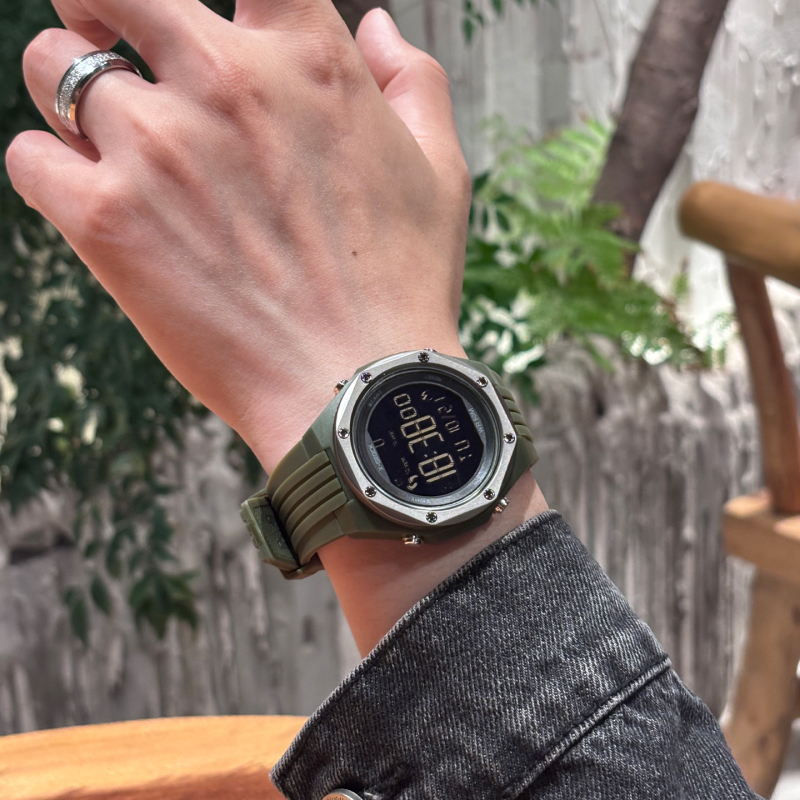 Vīriešu sporta digitālais pulkstenis ar nakts apgaismojumu, signālu, 12/24 stundām, elektronisku kustību, silikona siksna