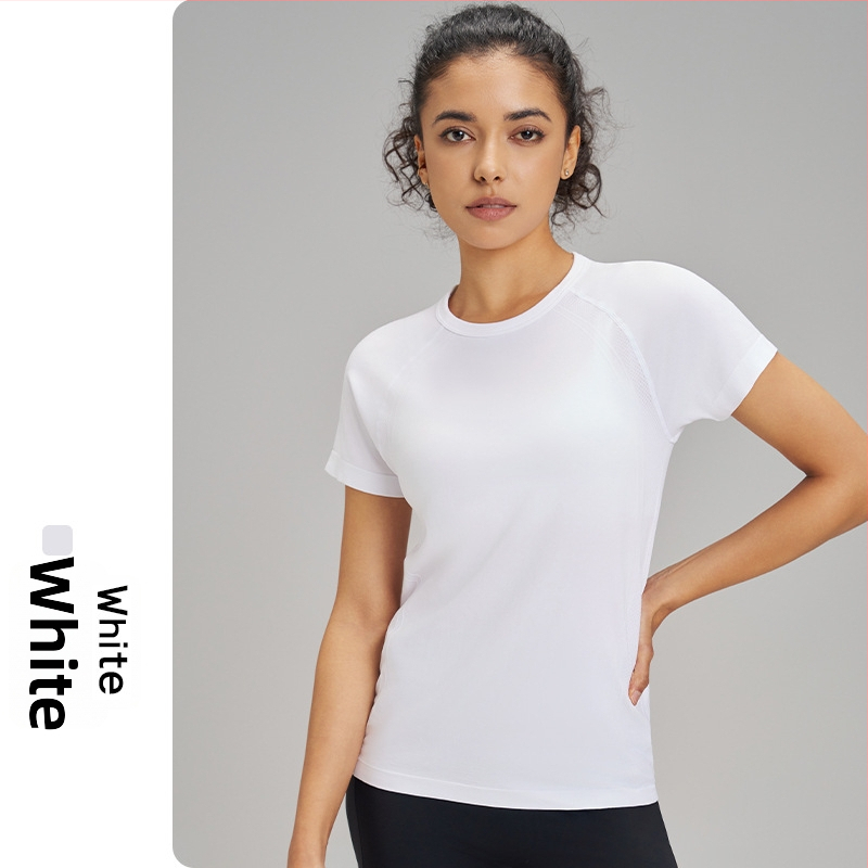 Lauko jogos marškinėliai moterims: kvėpuojantys, aukštos elastingumo ir greitai džiūstantys; audinys: cheminių pluoštų mišinys; sudėtis: 63% nailonas + 37% poliesteris; trumpomis rankovėmis; lieknas kirpimas; ilgis iki klubų; moterims.