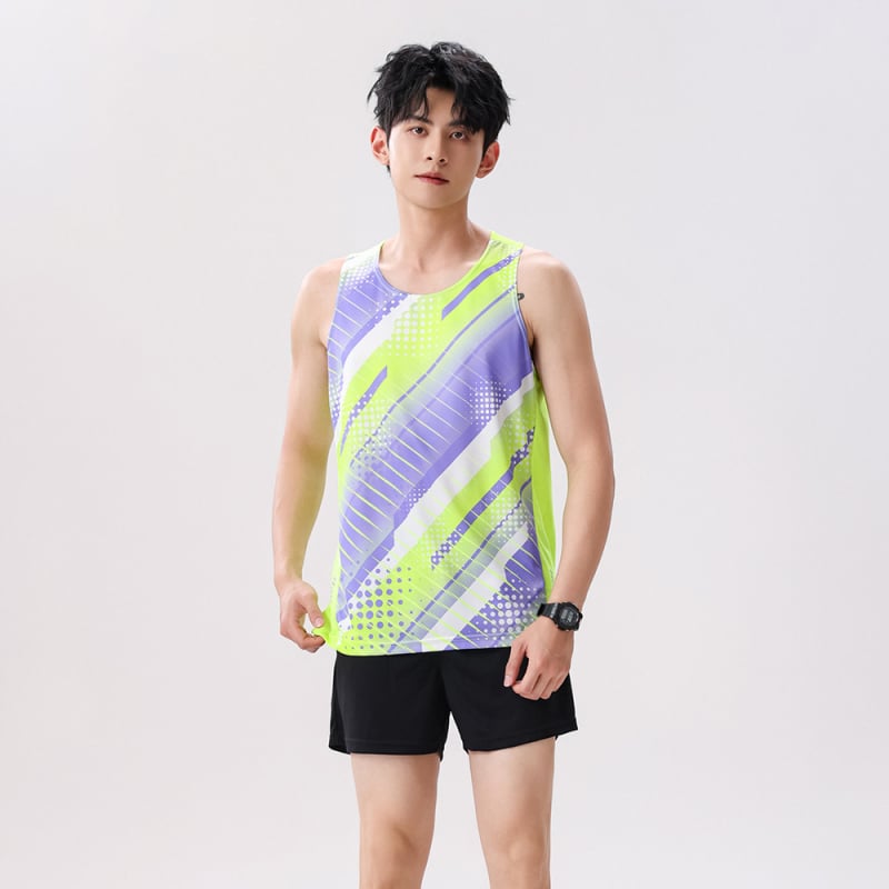 Csíkos futó mellény, 100% poliészter, lélegző és gyorsan száradó, pályára és atlétikához