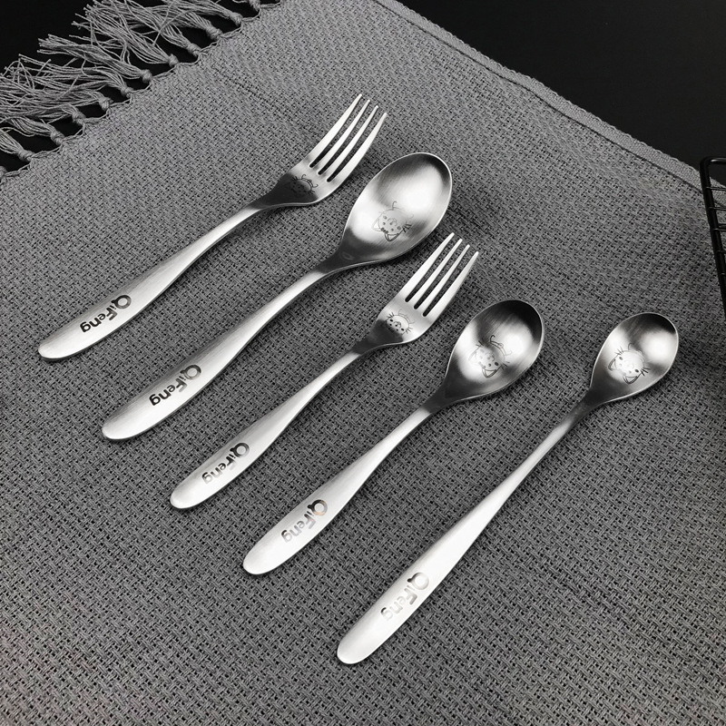 Šaukštų ir šakutės rinkinys (304 nerūdijantis plienas; kūrybingas karikatūrinis stilius; karikatūros raštas; veidrodinis poliravimas)