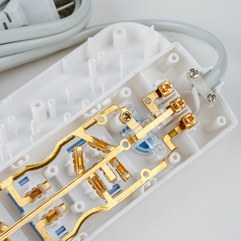 Barošanas josla ar vara vadītājiem, 10A, 100-250V, 2000W, korpuss no ugunsizturīga PP