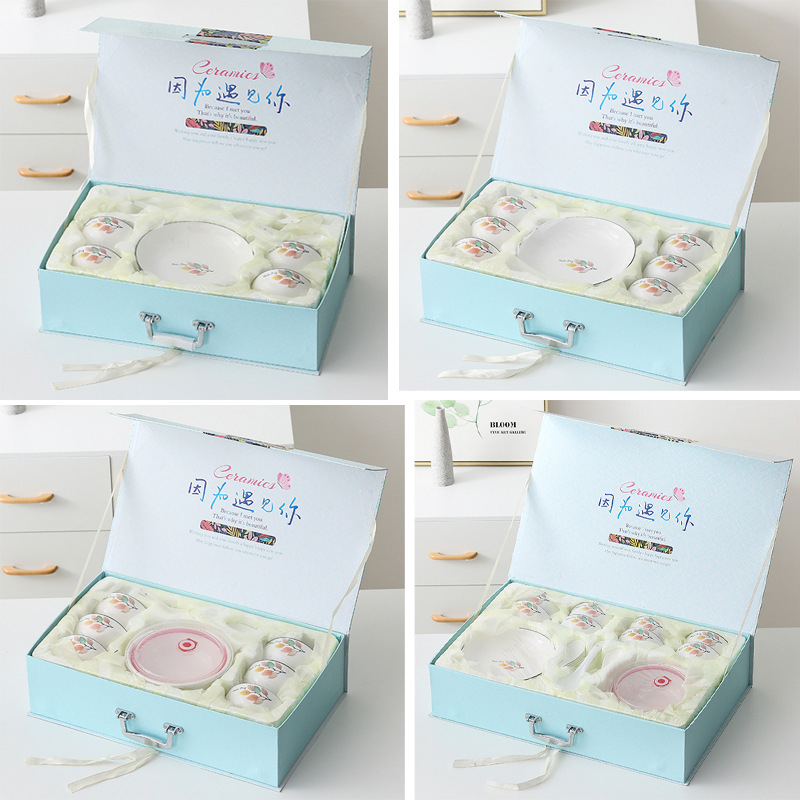 Sada riadu: misky a taniere, porcelán, podglazúrna plocha, prúžkovaný vzor, potlač loga