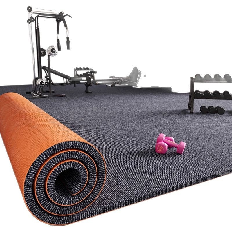 Fitnesz padlómat szigeteléssel és rezgéscsillapítással, poliészter rostból, 5–6 mm vastagság, téglalap alakú, csíkos mintázat, gépi szövésű