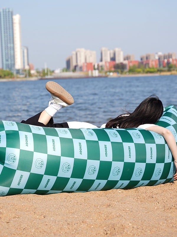 Nafukovacie lôžko s polyestrovým povrchom, ľahké 0,55 kg, nosnosť 200 kg