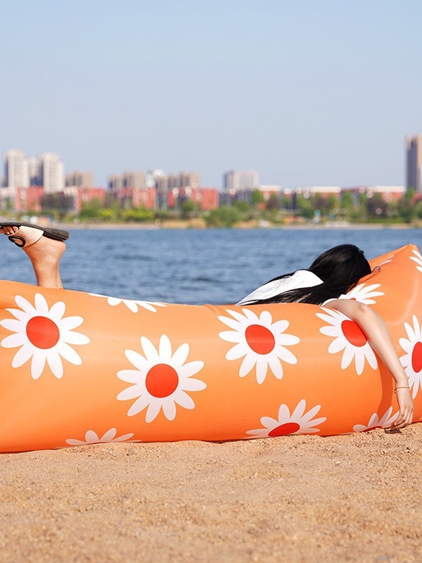 Nafukovacie lôžko s polyestrovým povrchom, ľahké 0,55 kg, nosnosť 200 kg