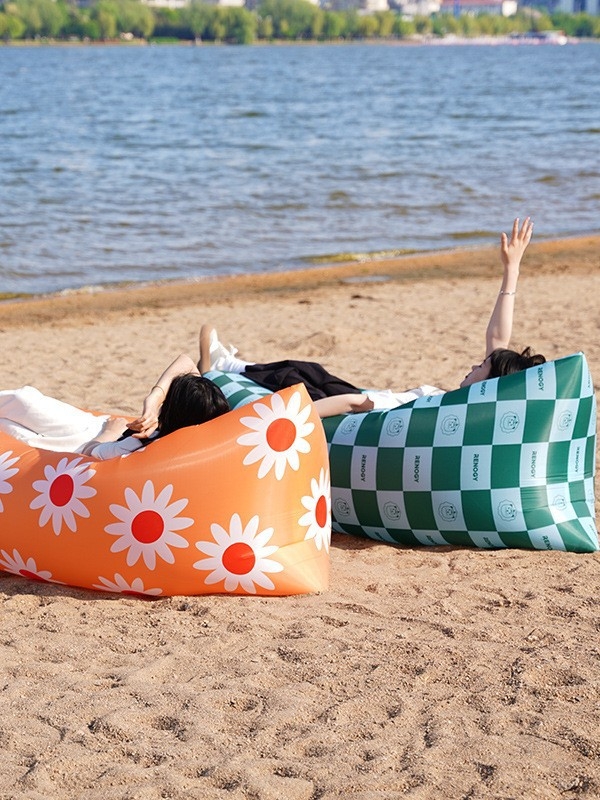 Nafukovacie lôžko s polyestrovým povrchom, ľahké 0,55 kg, nosnosť 200 kg