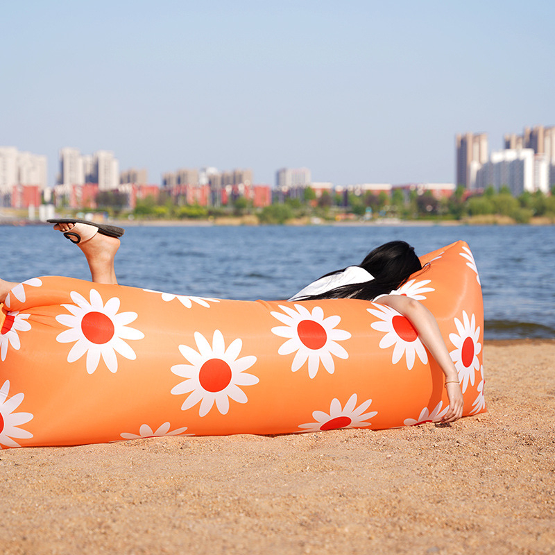 Nafukovacie lôžko s polyestrovým povrchom, ľahké 0,55 kg, nosnosť 200 kg