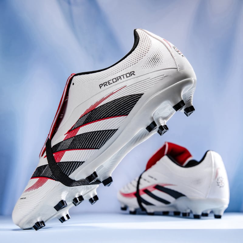 Nogometne tenisice za travu, za treninge i utakmice, bez vezivanja, niski vrh, gornji dio od sintetičke kože, unutarnji dio mreža, potplat od prirodne gume, prozračna tehnologija, pogodne za prirodnu i umjetnu travu.