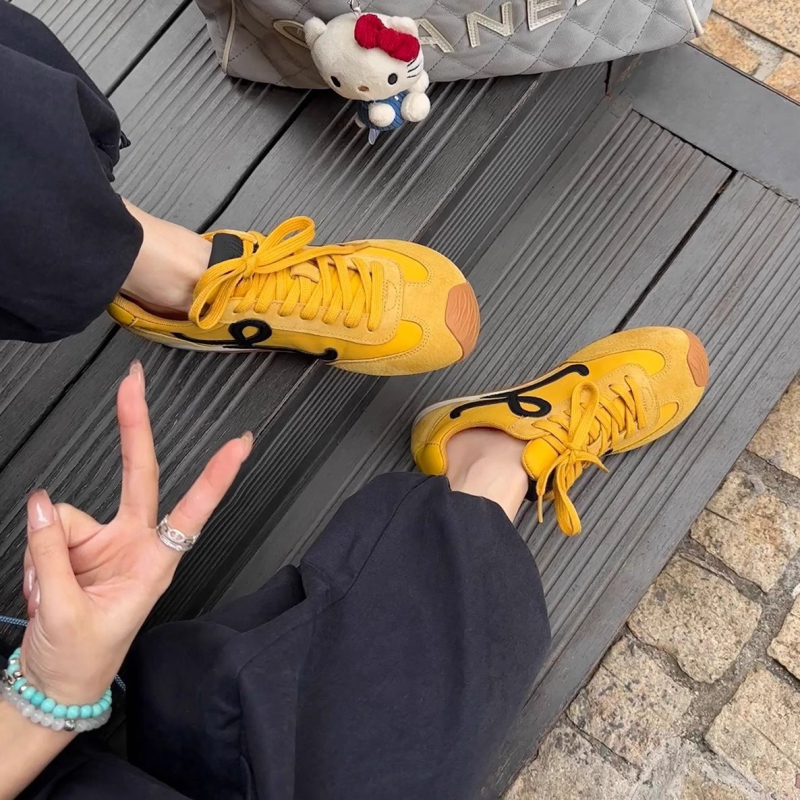 Női edzőcipő – balett-stílusú retro, színblokkal ellátott dizájn, magasságot növelő, bőr felsőrés, fűzős zárás, alacsony topp