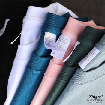 100% pamutból készült póló, kereknyakú, rövid ujjú, laza szabás, nehéz anyag