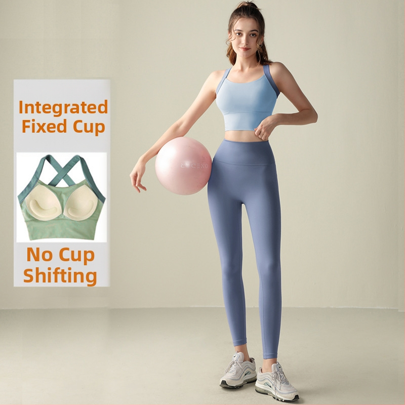 Joga komplektas moterims: be rankovių viršus ir siauros nailoninės kelnės, įtrauktos krūties pagalvėlės